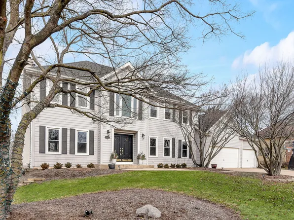 39W846 N Robert Frost Cir, St Charles, IL 60175