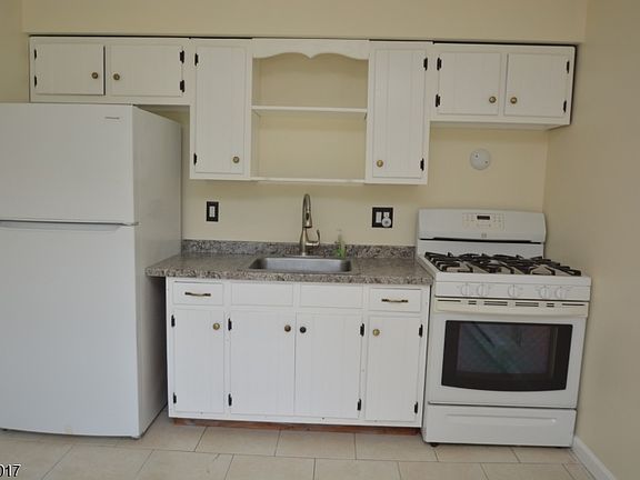 3rd image of 14 Oak Ridge Rd #4