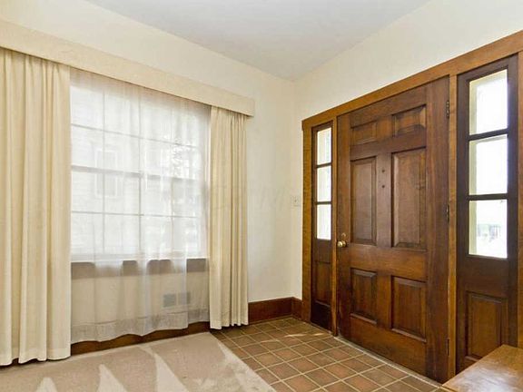 2nd image of 205 W Lincoln Ave