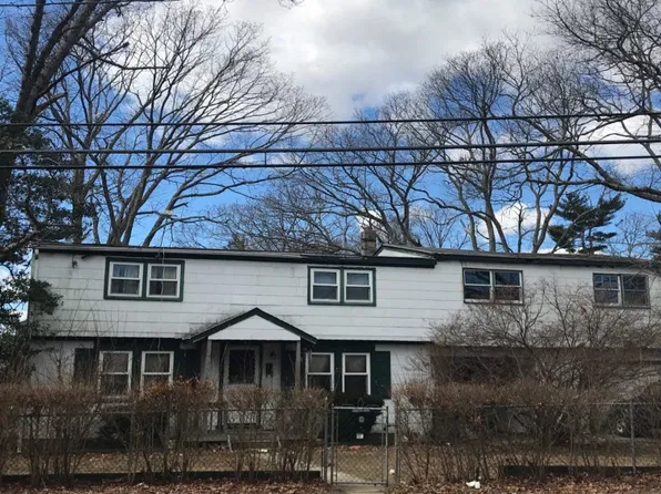 88 Carlls Path, North Babylon, NY 11703