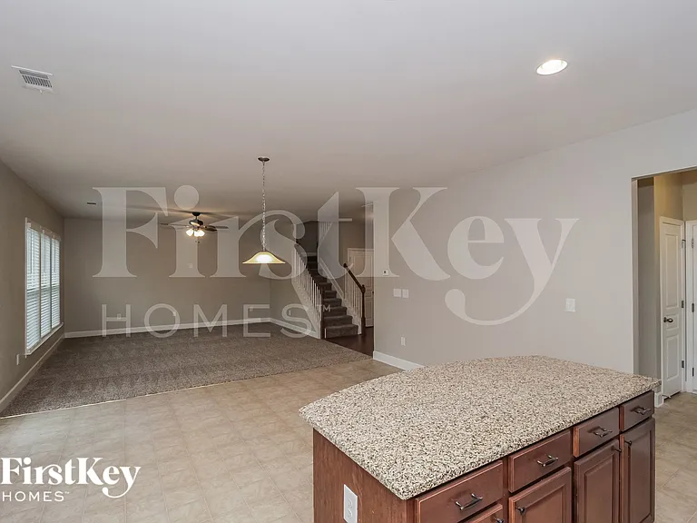 355 Ridgewood Trl — Photo 5