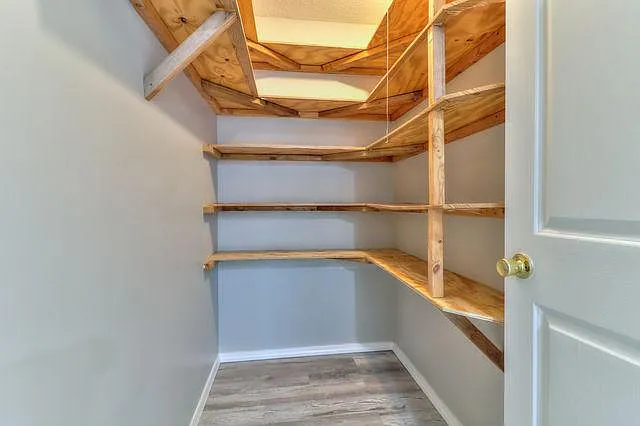 1512 Kings Way — Photo 21