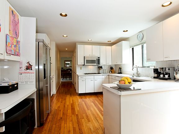 3rd image of 51 Cherry Hill Ct