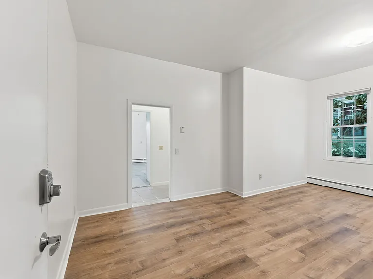 85 Parade St #1R — Photo 2