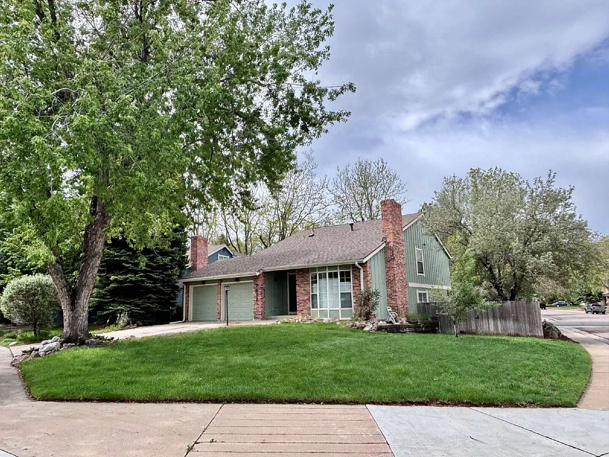 Building Photo - 7872 S Hill Dr