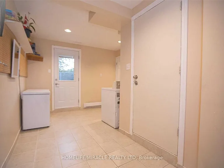 38 Hoskins Sq — Photo 10