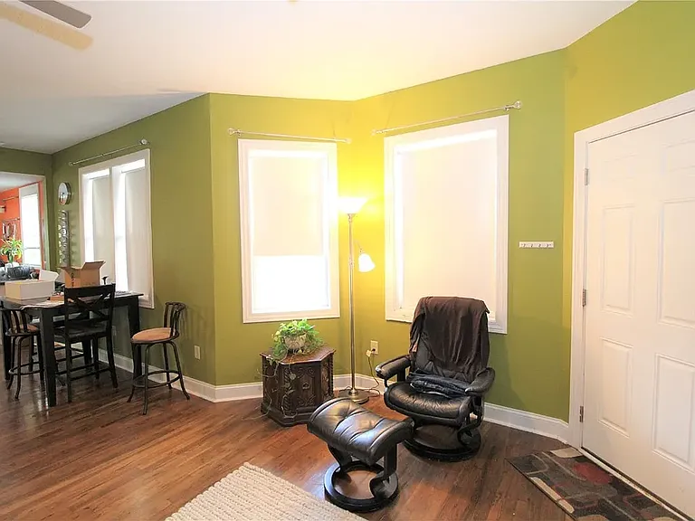 710 2nd Ave SW #A — Photo 2