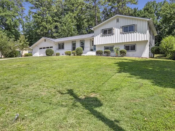 2434 Dunkerrin Ln, Dunwoody, GA 30360