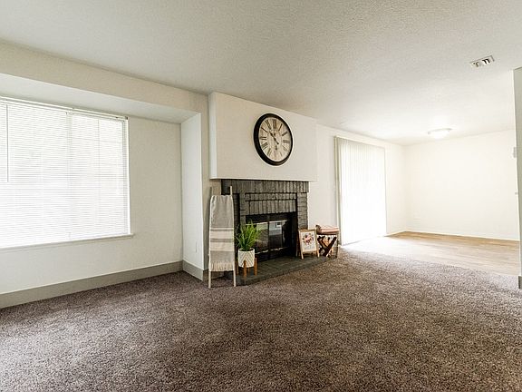 Lakewood Apartments - Crown Pointe Apartments - Living Room and Fireplace