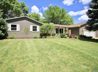 80 Dewey Ave, Chancellor, SD 57015