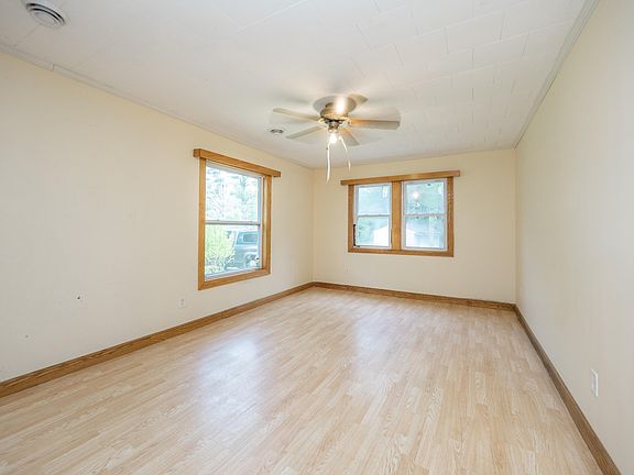 3rd image of 40509 78th St