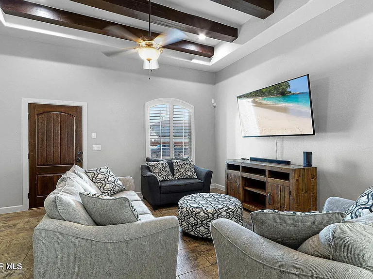 2852 Tierra Oasis St — Photo 2