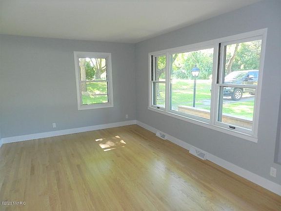2nd image of 371 Collins Ave