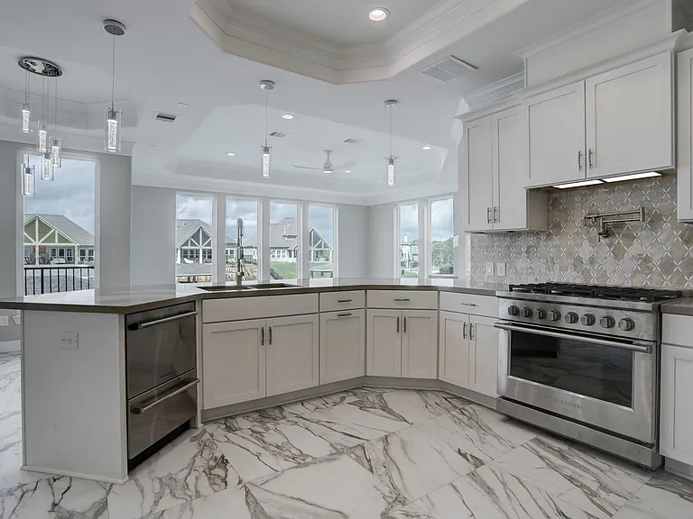 502 Amalfi Dr — Photo 10