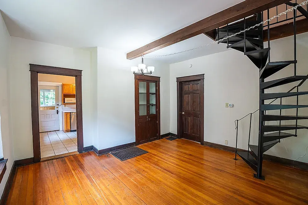 4 bed, 2315 sqft, $4,800 — Photo 3