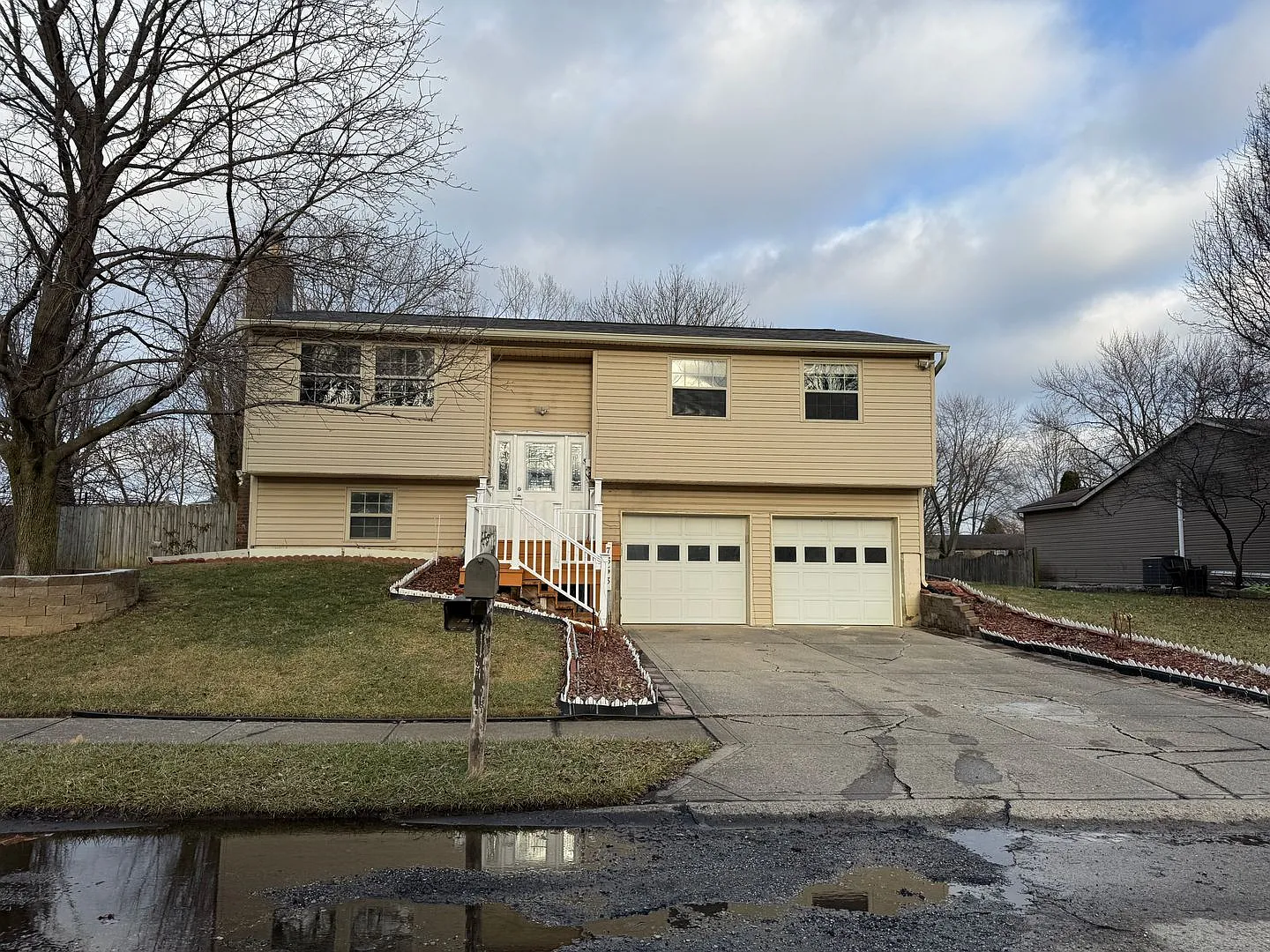 7653 Gordon Way photo 1