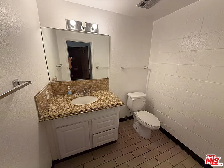843 4th St #207 — Photo 24