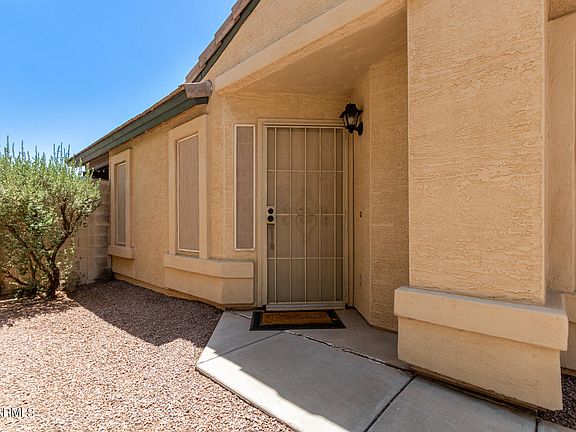 3rd image of 42611 W Colby Dr