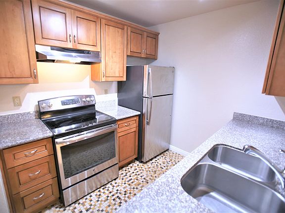 5th image of 225 Reflections Dr APT 14