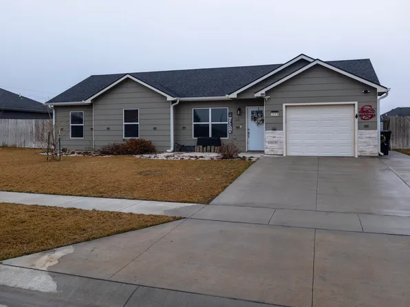 1115 Nautical Dr, Salina, KS 67401
