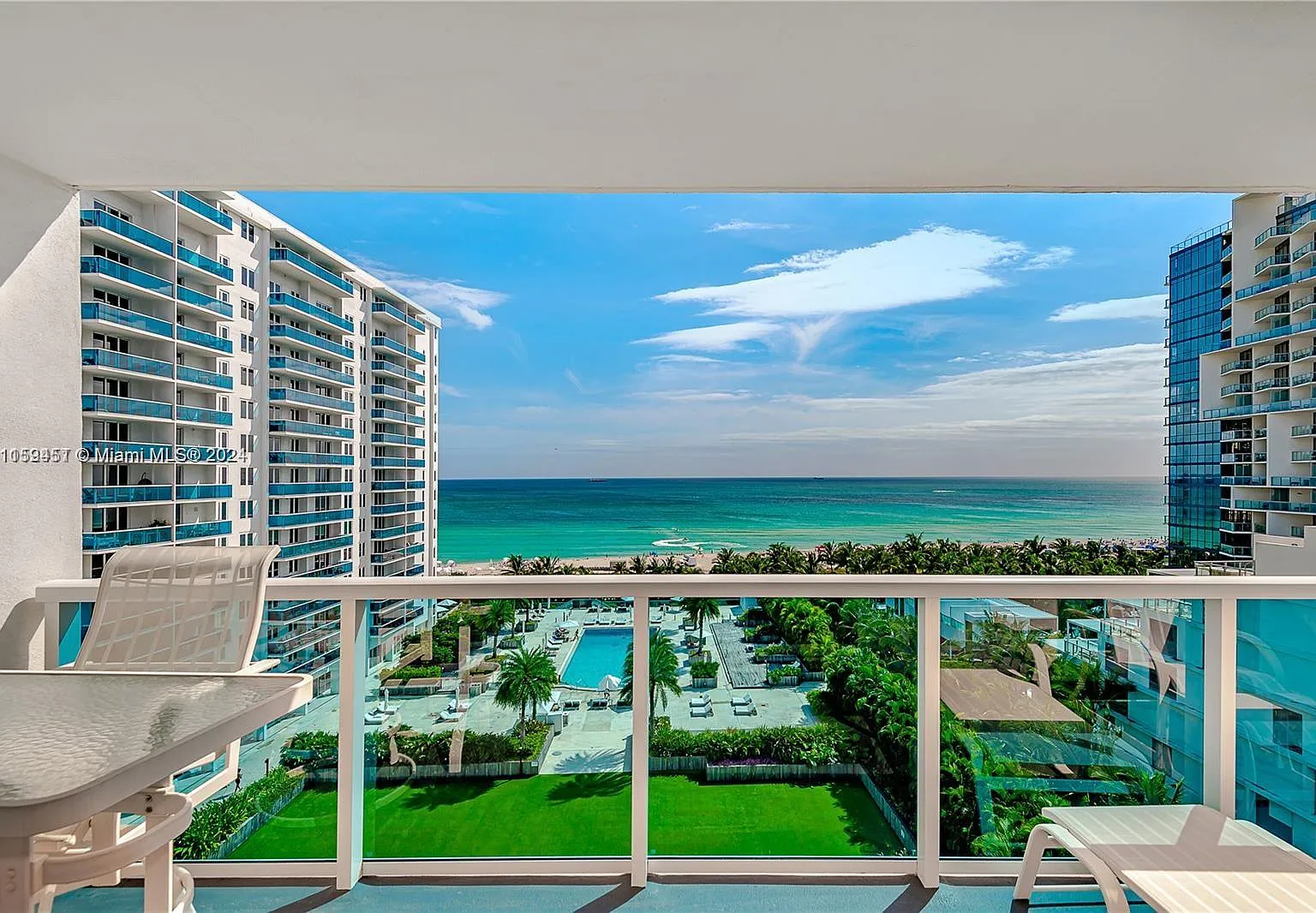 Roney Palace Condo — Photo 1