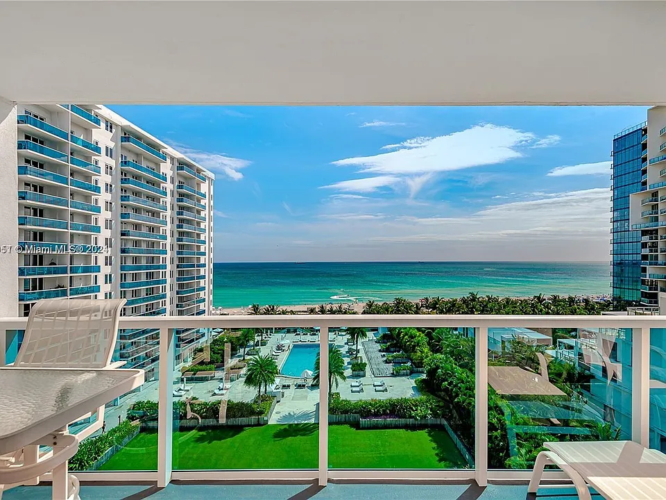 2301 Collins Ave #938