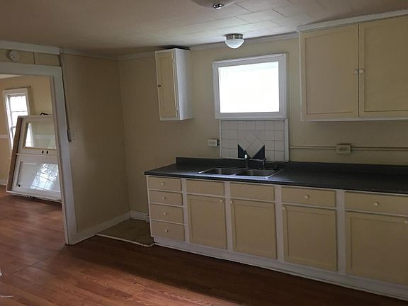 4th image of 503 Saint Anne St