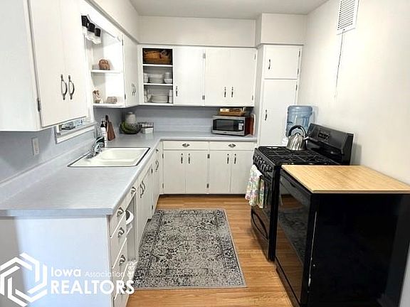 2nd image of 304 Superior St