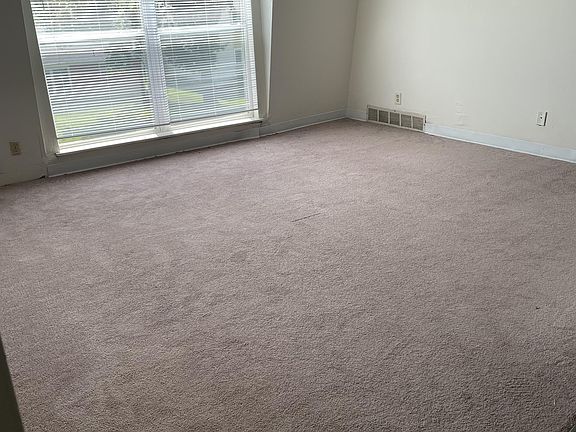 3rd image of 1450 Meadowview Dr APT 12