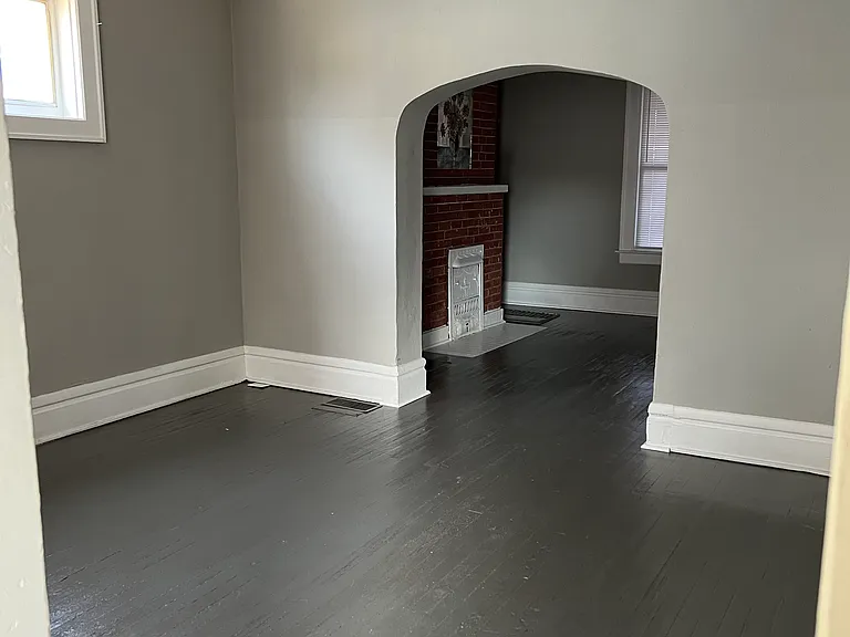 425 S Warren Ave — Photo 3