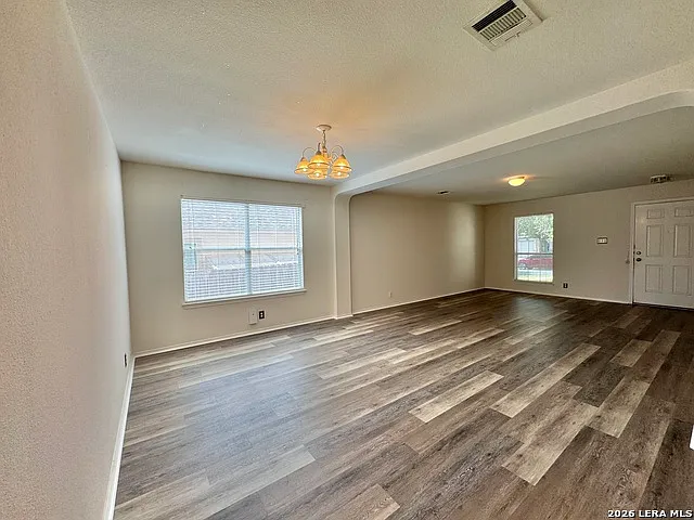 4 bed, 2.5 bath, 2485 sqft, $2,099 — Photo 4
