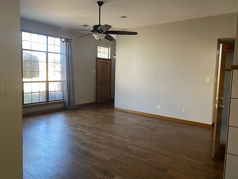 Living room with no decor