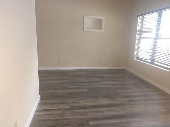 3rd image of 1028 Underhill Dr