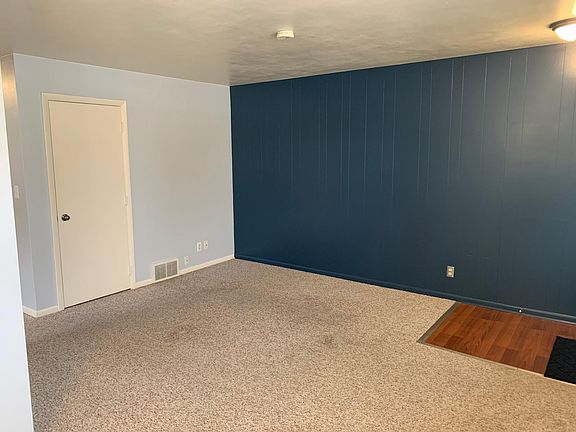 Living Room (before new flooring install)