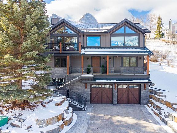 2nd image of 104 NE Rummel Pl