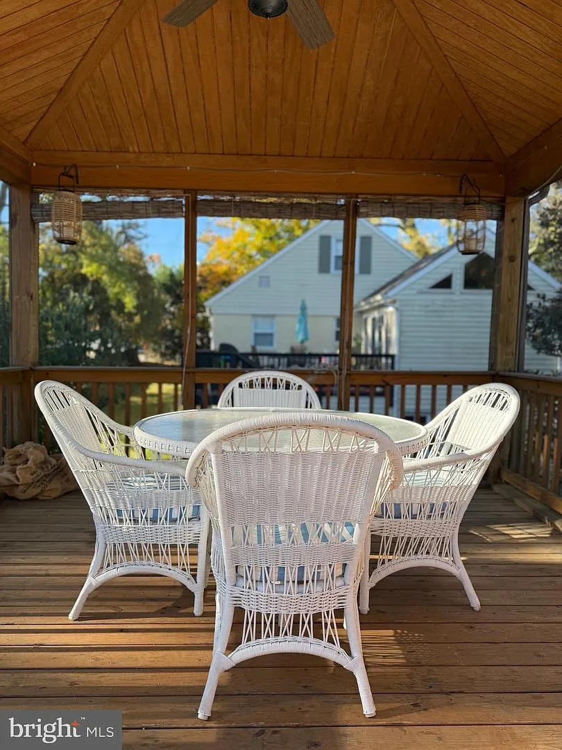 3 bed, 2600 sqft, $3,950 — Photo 4