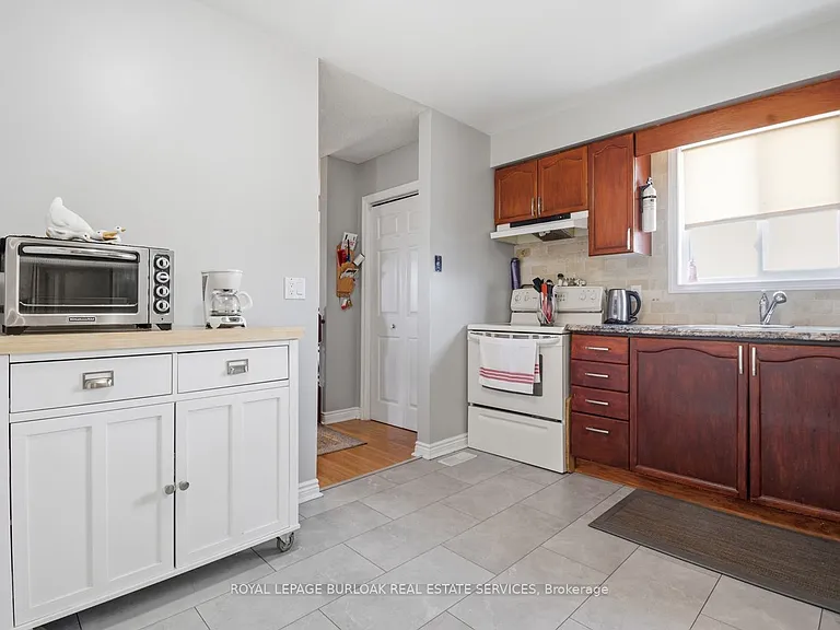 113 Commercial St #UPPER — Photo 11