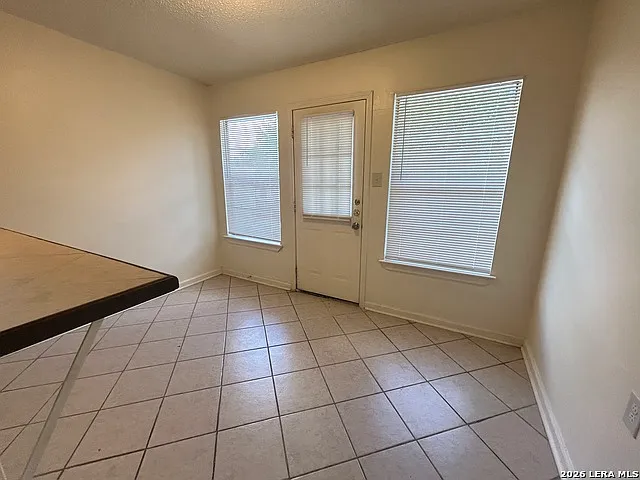3 bed, 1.5 bath, 1284 sqft, $1,350 — Photo 3