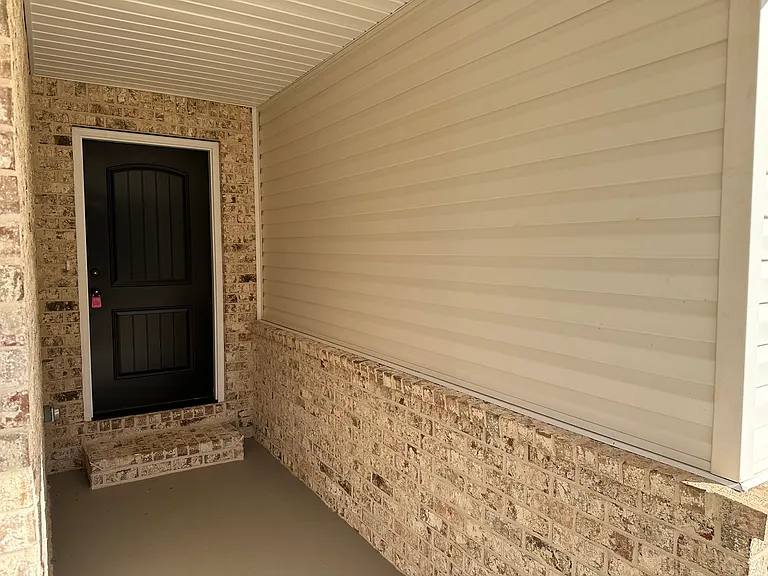 221 Lasso Dr — Photo 2
