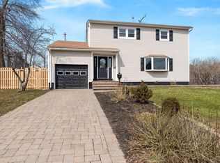 36 8th St, Middletown, NJ