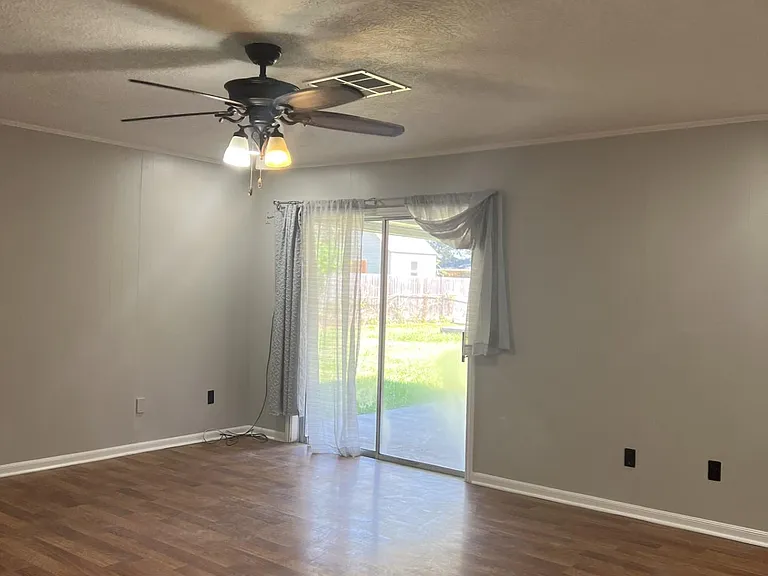 716 Esplanade St — Photo 10