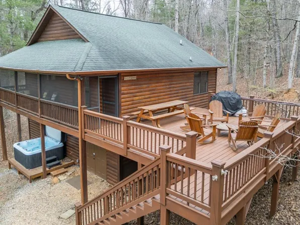 145 Fox Run Ln, Blue Ridge, GA 30513