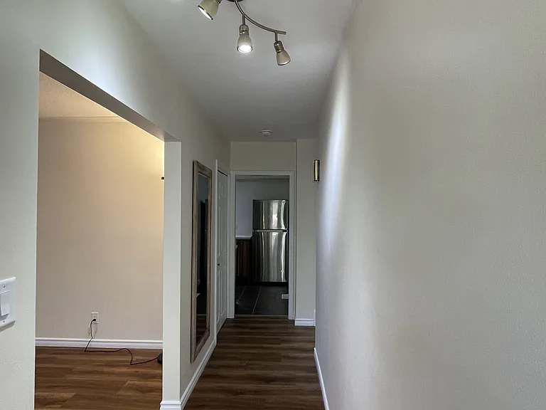 37 E Rutherford Dr #MAIN FLOOR — Photo 25