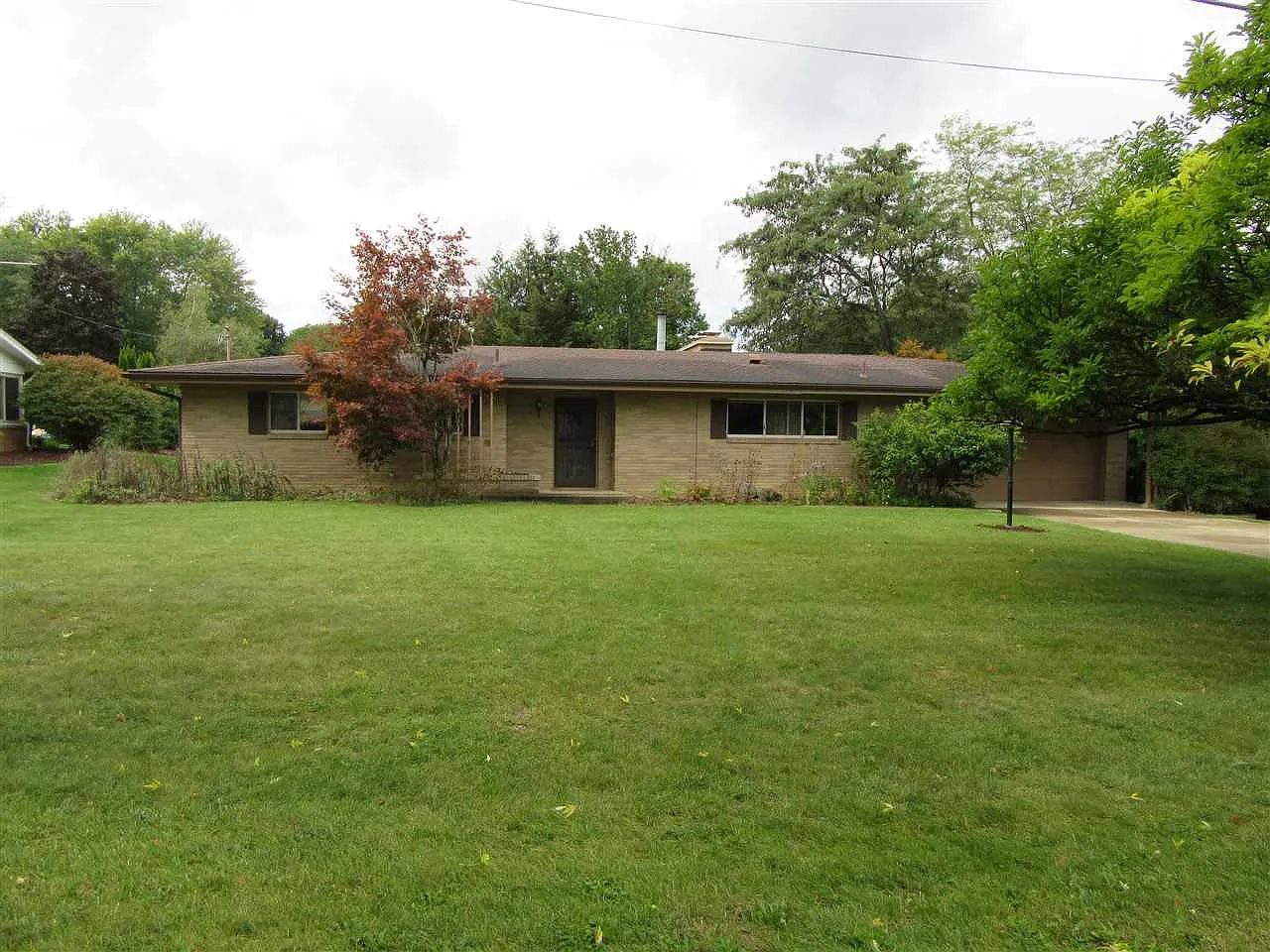 5022 Harriett Dr photo 1