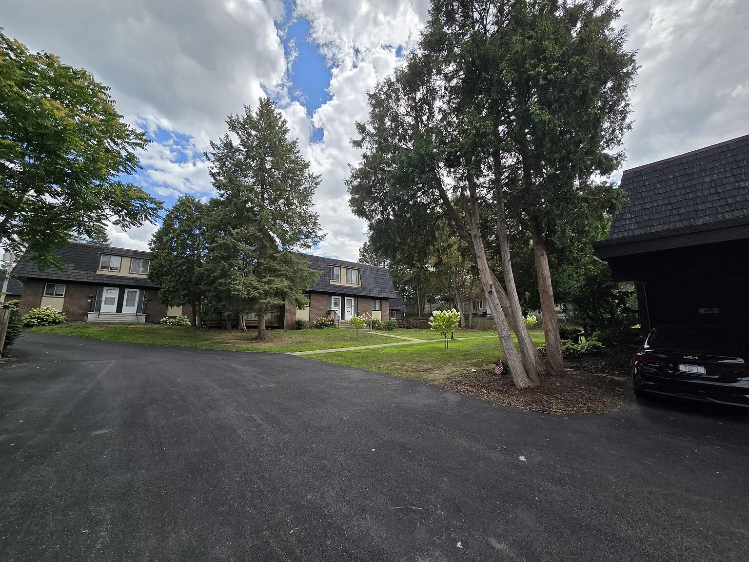 2 bed, 1.5 bath, 2000 sqft, $2,500 — Photo 1