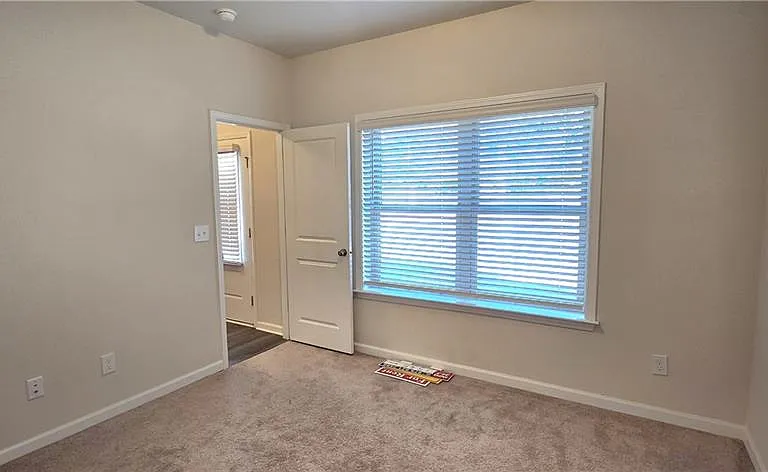 3608 Hidden Valley Cir — Photo 2