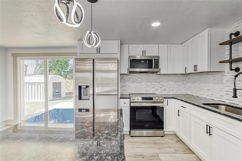 3 bed, 2.0 bath, 1150 sqft, $2,000 — Photo 4