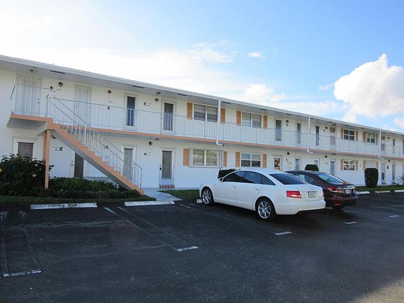 5th image of 1116 Lake Ter APT 115