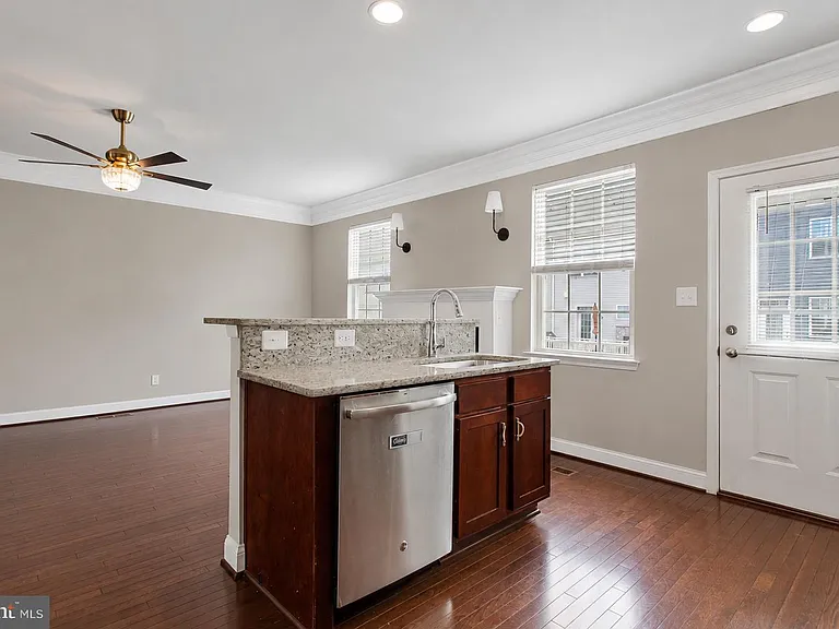 703 Skippers Ln — Photo 8