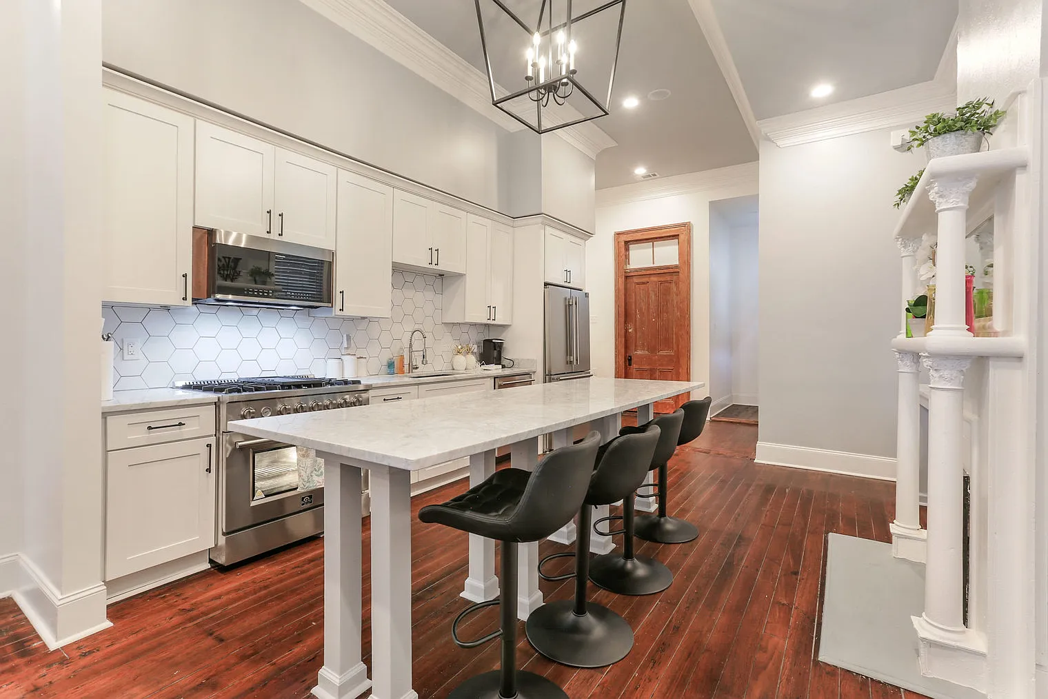 5 bed, 3.0 bath, 3993 sqft, $12,663 — Photo 4
